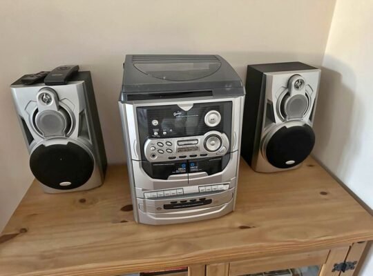 Genius Music Hifi System with speakers
