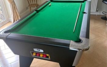 7FT Pool Table, Excellent Condition