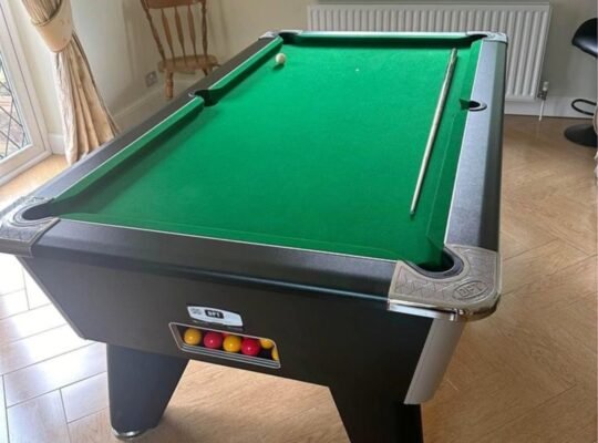 7FT Pool Table, Excellent Condition