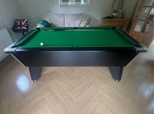 7FT Pool Table, Excellent Condition
