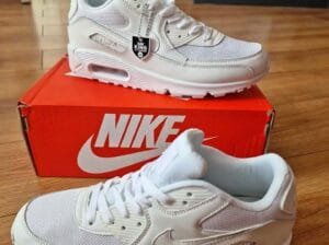 White trainers in size 8 Air max 90s