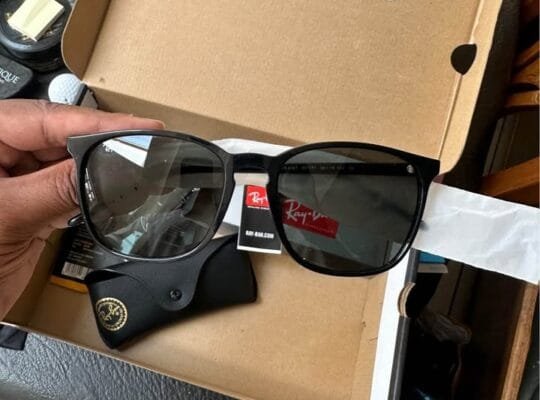 Ray Ban Sunglasses Black Frame NEW IN BOX (Genuine)