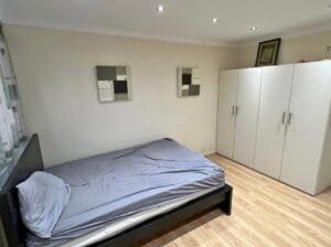Spacious Double Room in Edgware Road For Rent £800