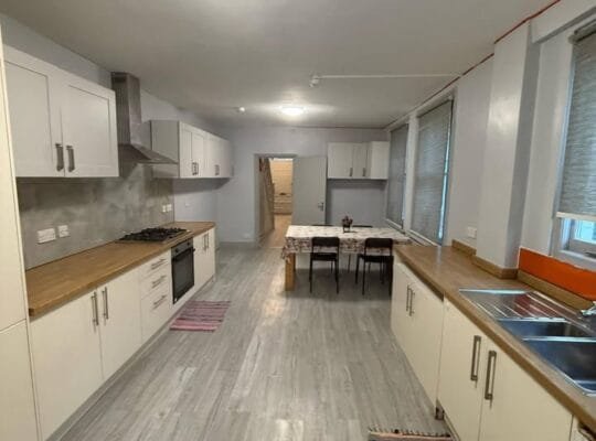 Bright & Spacious Double Room in 4-Bed Flat – £720