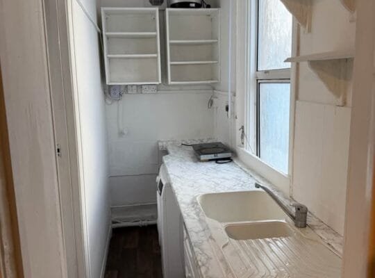 Spacious 1 Bedroom Studio Flat for rent