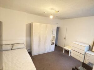 Spacious 1 Bedroom Studio Flat for rent