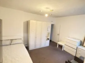 Spacious 1 Bedroom Studio Flat for rent
