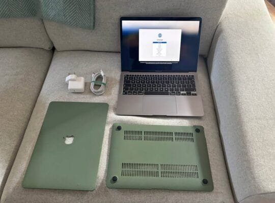 Apple MacBook Air Laptop 13 inch